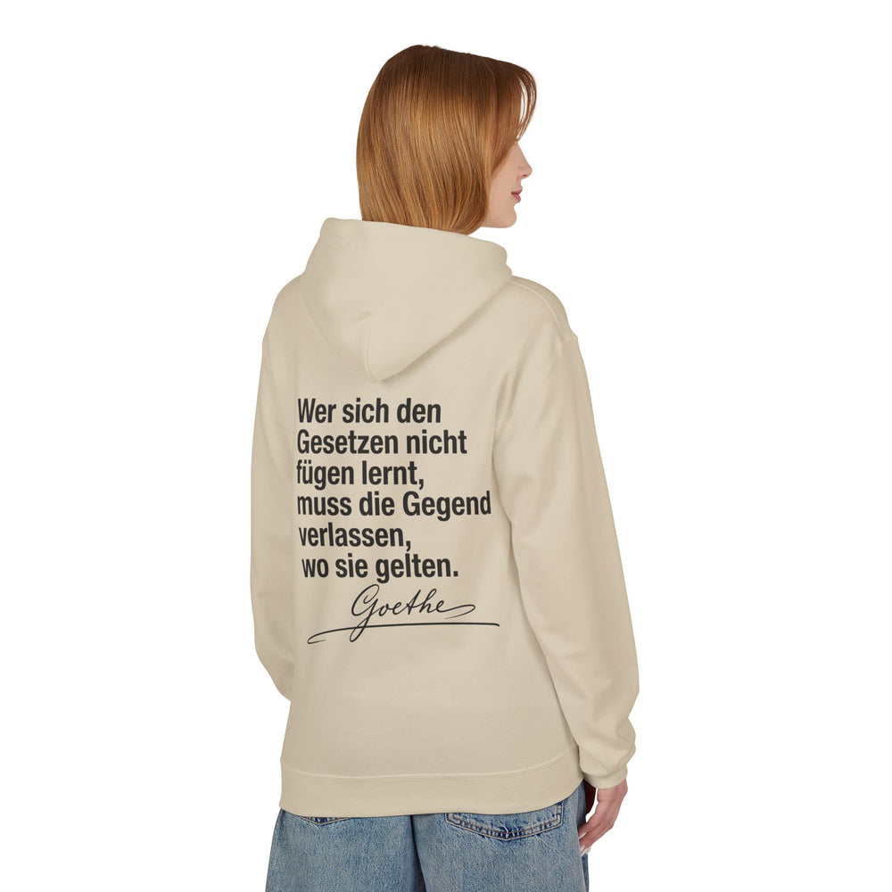Hoodie Sweatshirt - Johann Wolfgang von Goethe | Wer sich den Gesetzen nicht fügen lernt, muss die Gegend verlassen, wo sie gelten
