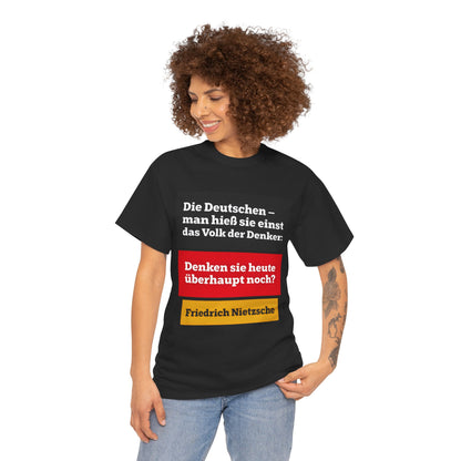 Unisex-T-Shirt aus Baumwolle - Friedrich Nietzsche | Denken sie überhaupt noch?