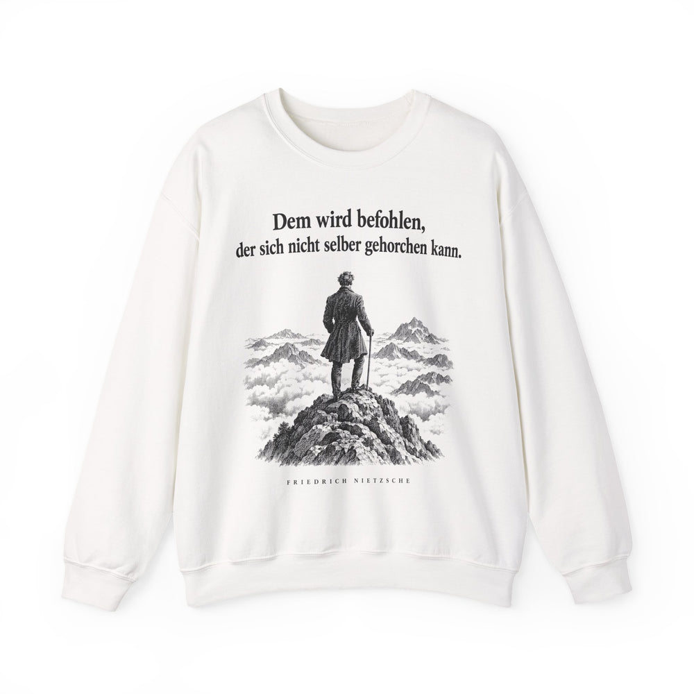 Friedrich Nietzsche: „Dem wird befohlen, der sich nicht selber gehorchen kann“ – Sweatshirt in Weiß – Produktfoto