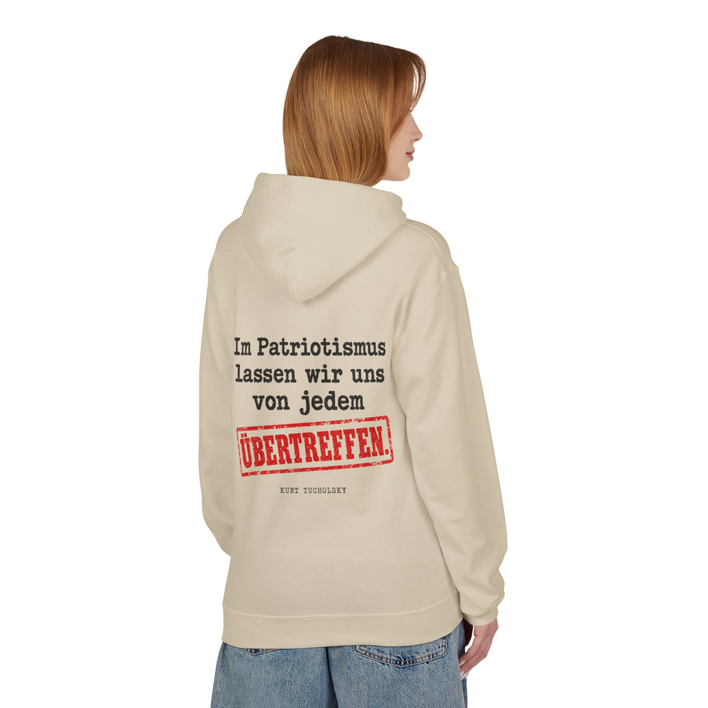 Hoodie Sweatshirt - Kurt Tucholsky | Im Patriotismus lassen wir uns von jedem übertreffen