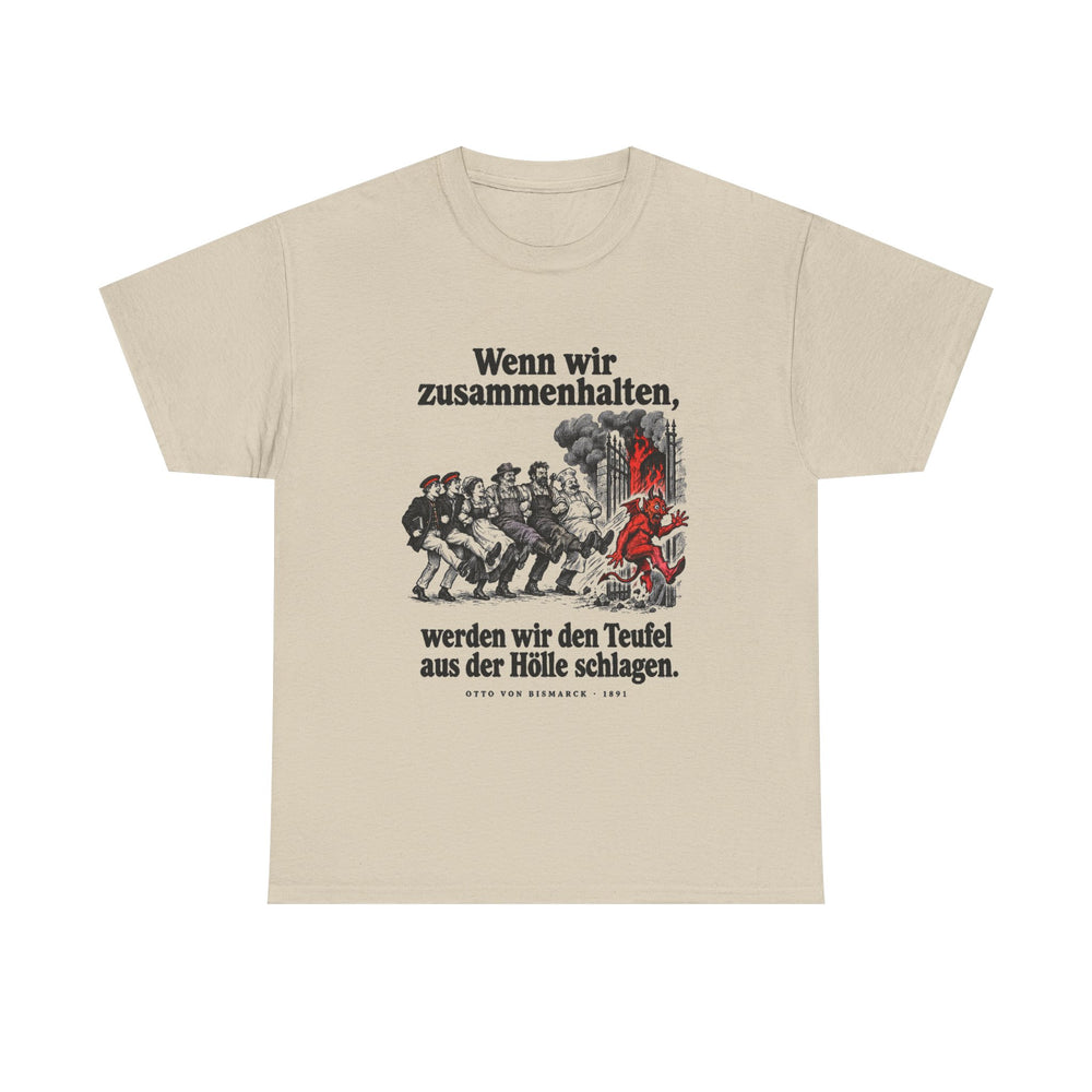 Otto von Bismarck: „Wenn wir zusammenhalten, werden wir den Teufel aus der Hölle schlagen“ – T-Shirt in Sand – Produktfoto
