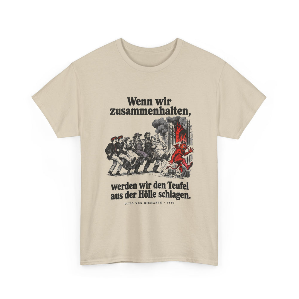 Otto von Bismarck: „Wenn wir zusammenhalten, werden wir den Teufel aus der Hölle schlagen“ – T-Shirt in Sand – Produktfoto